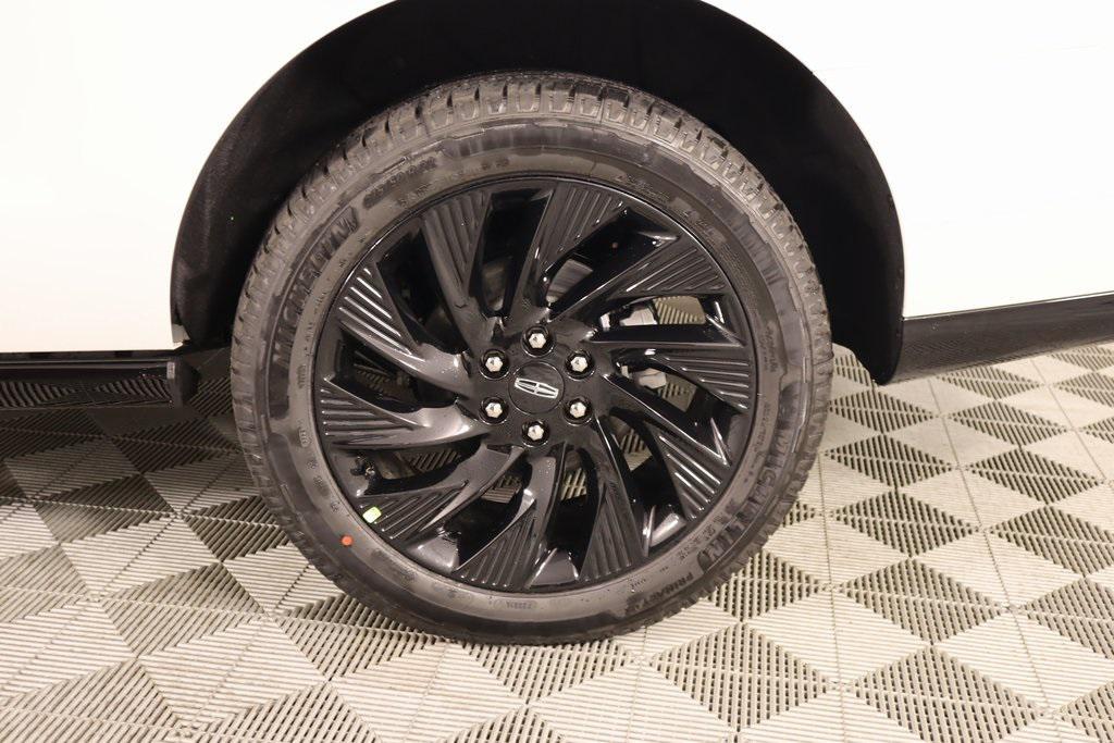 new 2025 Lincoln Navigator car, priced at $105,778