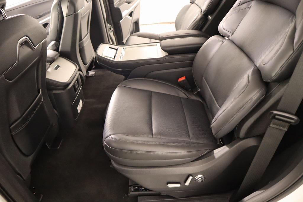 new 2025 Lincoln Navigator car, priced at $105,778