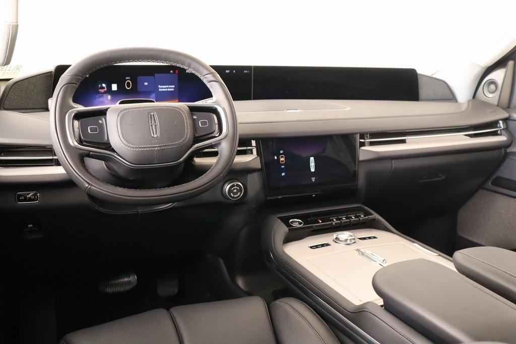 new 2025 Lincoln Navigator car, priced at $95,822