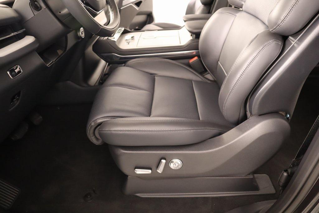 new 2025 Lincoln Navigator car, priced at $95,822