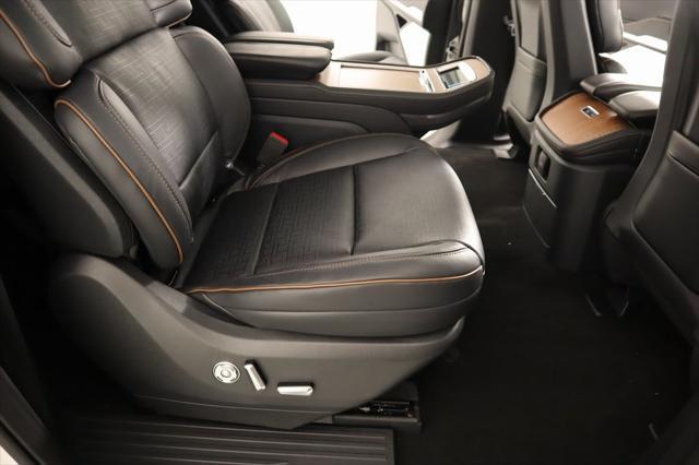 new 2025 Lincoln Navigator car, priced at $125,720