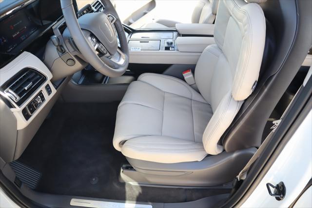 new 2024 Lincoln Navigator car, priced at $79,998