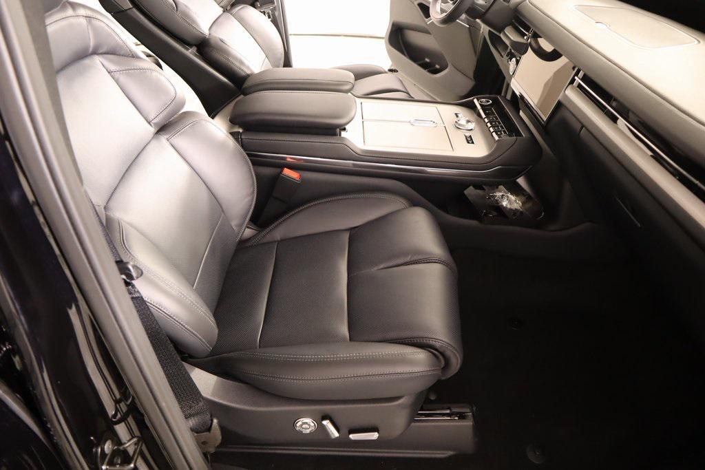 new 2025 Lincoln Navigator car, priced at $104,822