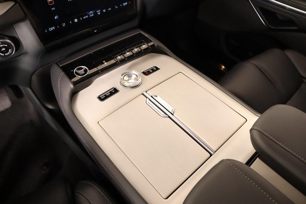 new 2025 Lincoln Navigator car, priced at $104,822