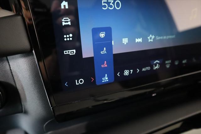 new 2025 Lincoln Navigator car, priced at $105,706