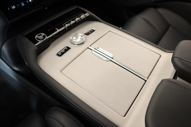new 2025 Lincoln Navigator car, priced at $105,706