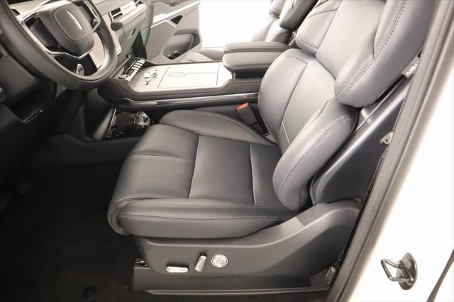 new 2025 Lincoln Navigator car, priced at $105,706