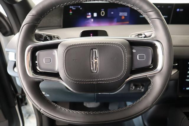 new 2025 Lincoln Navigator car, priced at $105,706