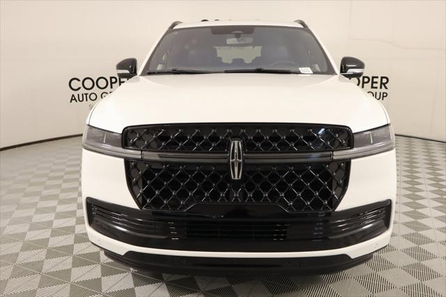new 2025 Lincoln Navigator car, priced at $105,706