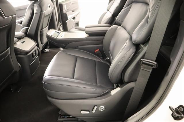 new 2025 Lincoln Navigator car, priced at $105,706