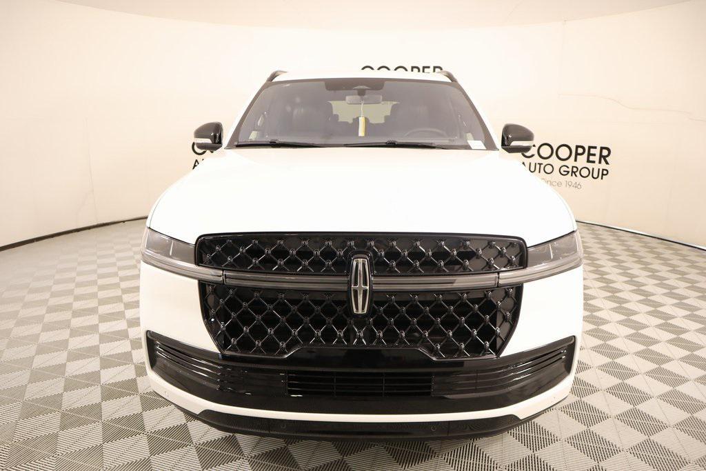 new 2025 Lincoln Navigator car, priced at $105,542