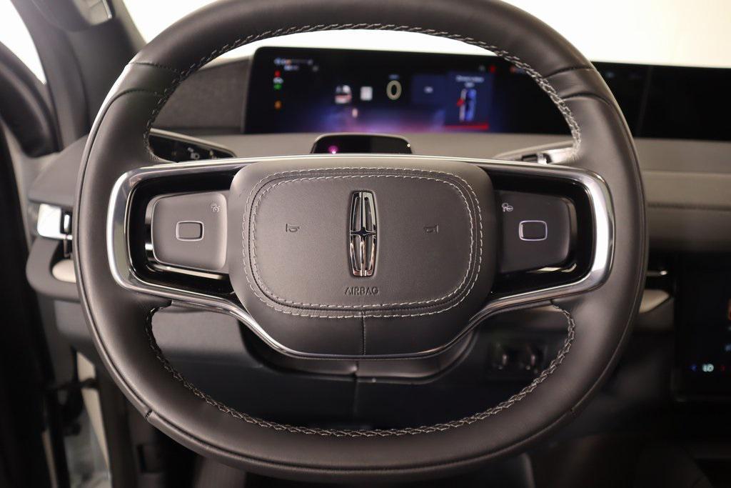 new 2025 Lincoln Navigator car, priced at $105,542