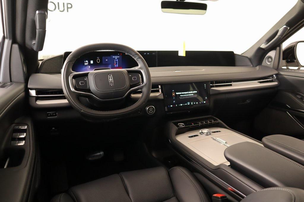 new 2025 Lincoln Navigator car, priced at $105,542