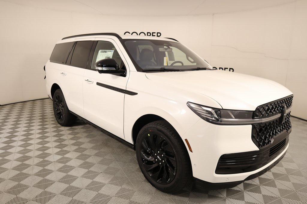 new 2025 Lincoln Navigator car, priced at $105,542