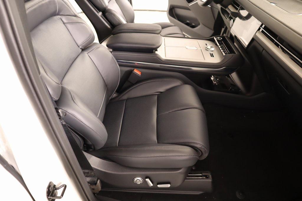 new 2025 Lincoln Navigator car, priced at $105,542