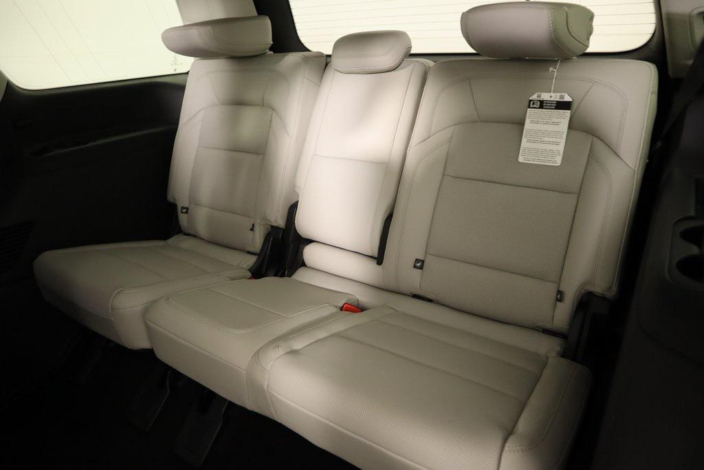 new 2025 Lincoln Navigator car, priced at $95,986