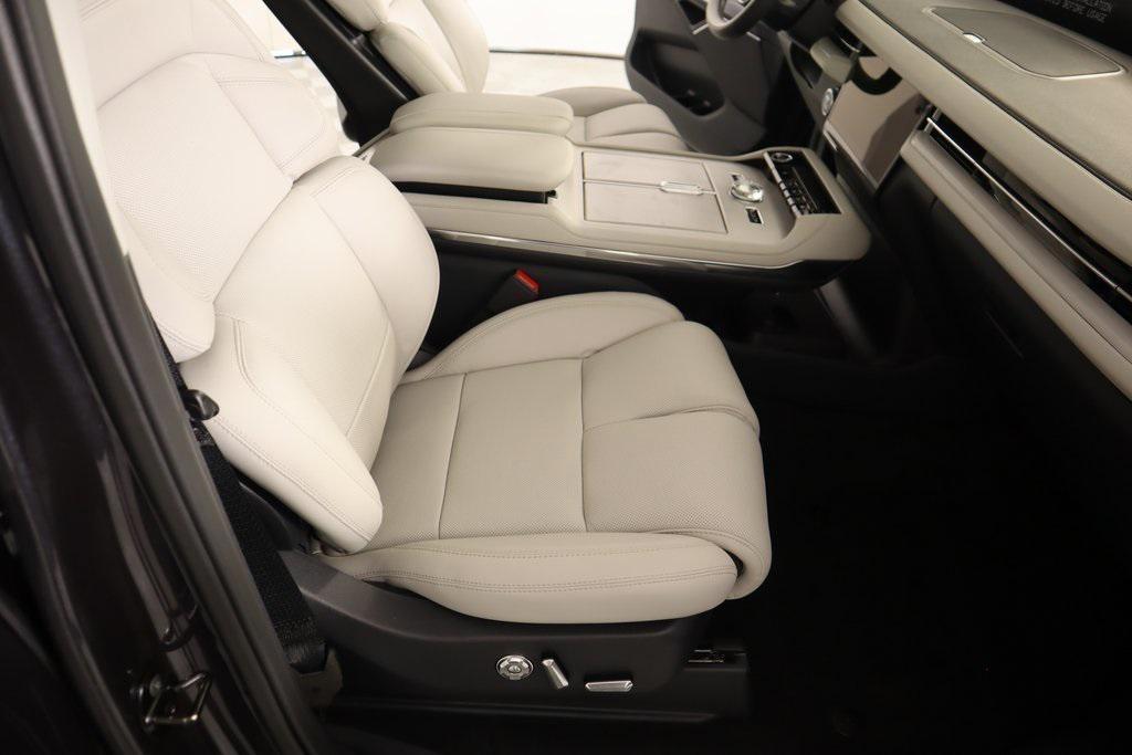 new 2025 Lincoln Navigator car, priced at $95,986