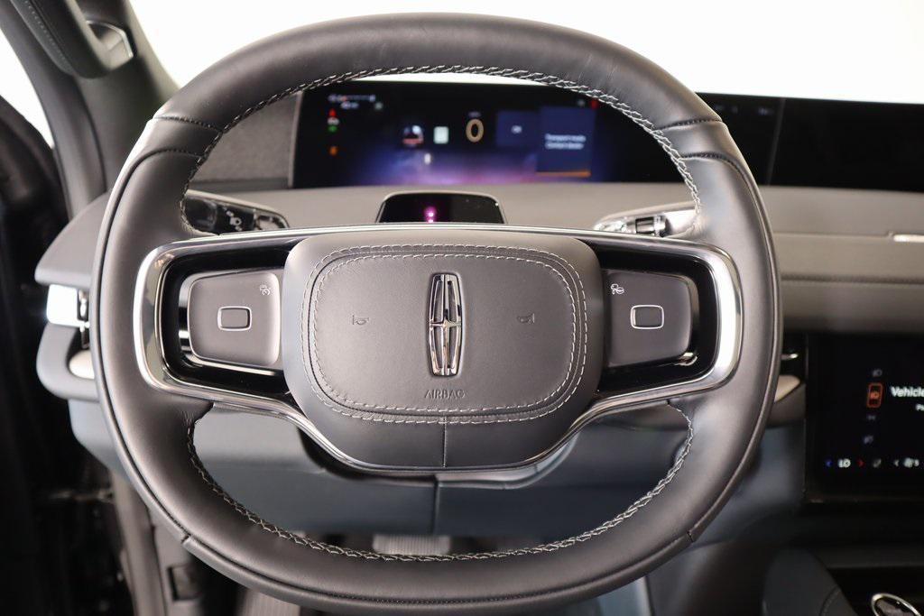 new 2025 Lincoln Navigator car, priced at $102,418