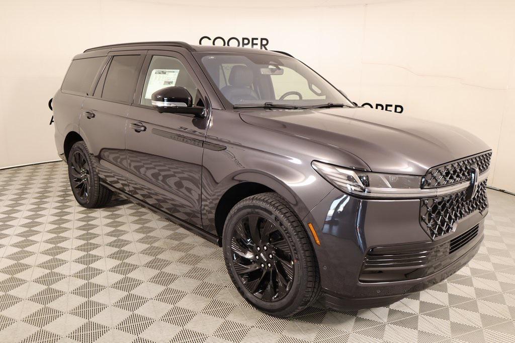 new 2025 Lincoln Navigator car, priced at $102,418