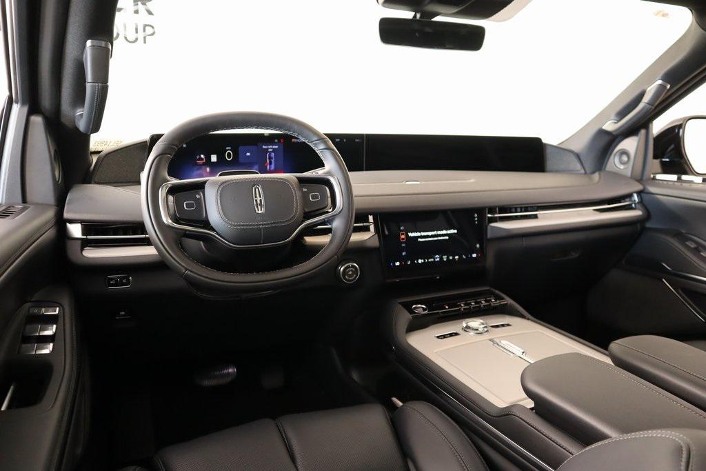 new 2025 Lincoln Navigator car, priced at $102,418