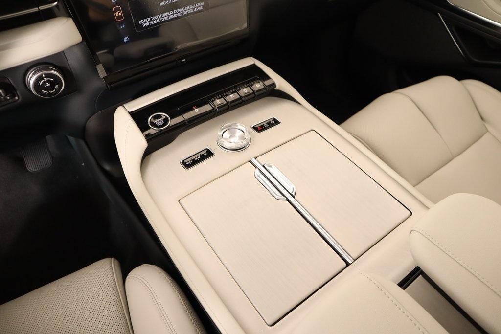 new 2025 Lincoln Navigator car, priced at $102,182