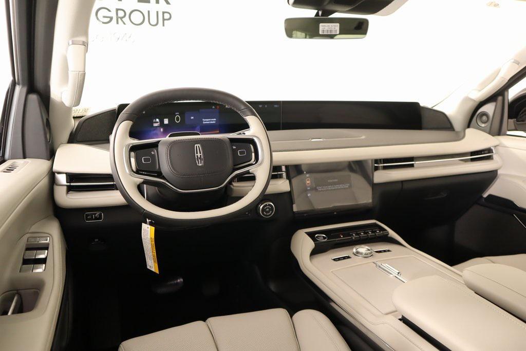 new 2025 Lincoln Navigator car, priced at $102,182