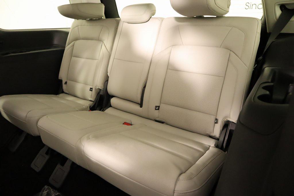 new 2025 Lincoln Navigator car, priced at $102,182