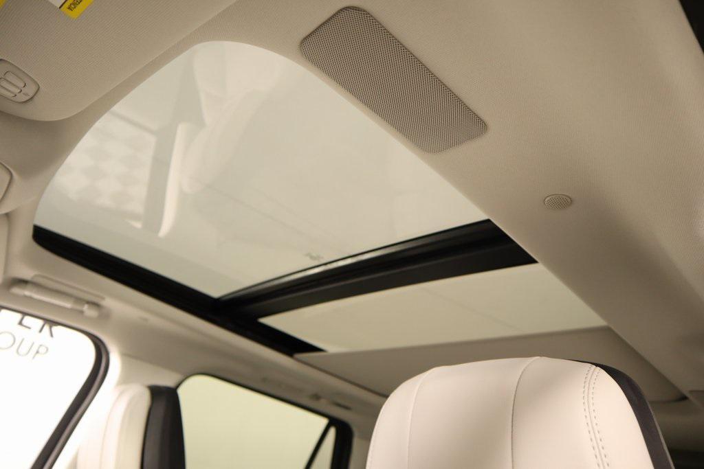 new 2025 Lincoln Navigator car, priced at $102,182