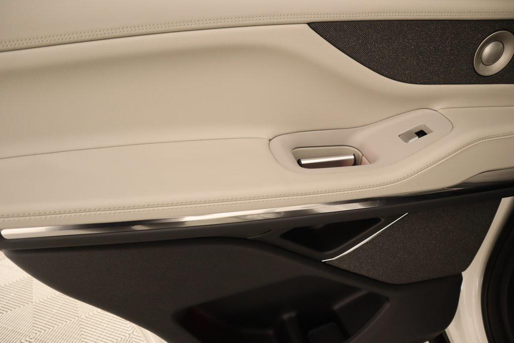 new 2025 Lincoln Navigator car, priced at $102,182