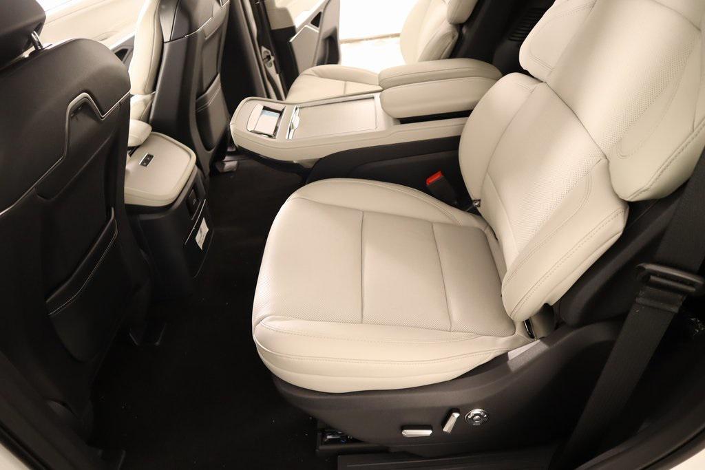 new 2025 Lincoln Navigator car, priced at $102,182
