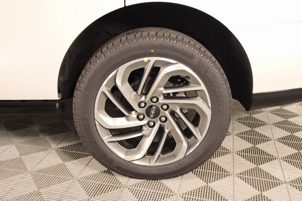 new 2025 Lincoln Navigator car, priced at $102,182