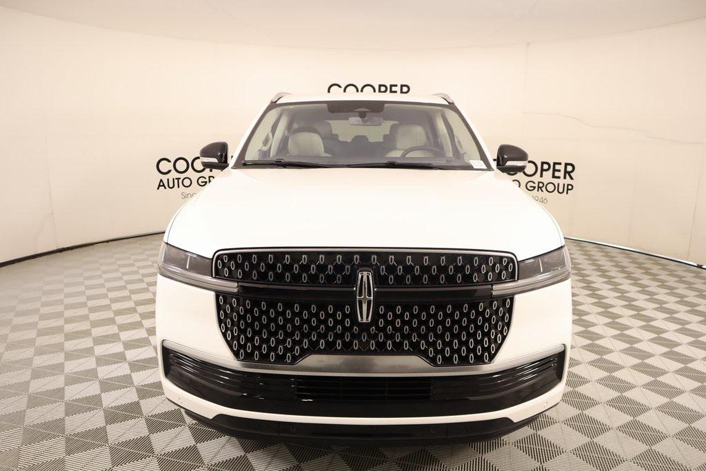 new 2025 Lincoln Navigator car, priced at $102,182