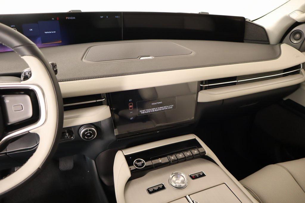 new 2025 Lincoln Navigator car, priced at $102,182