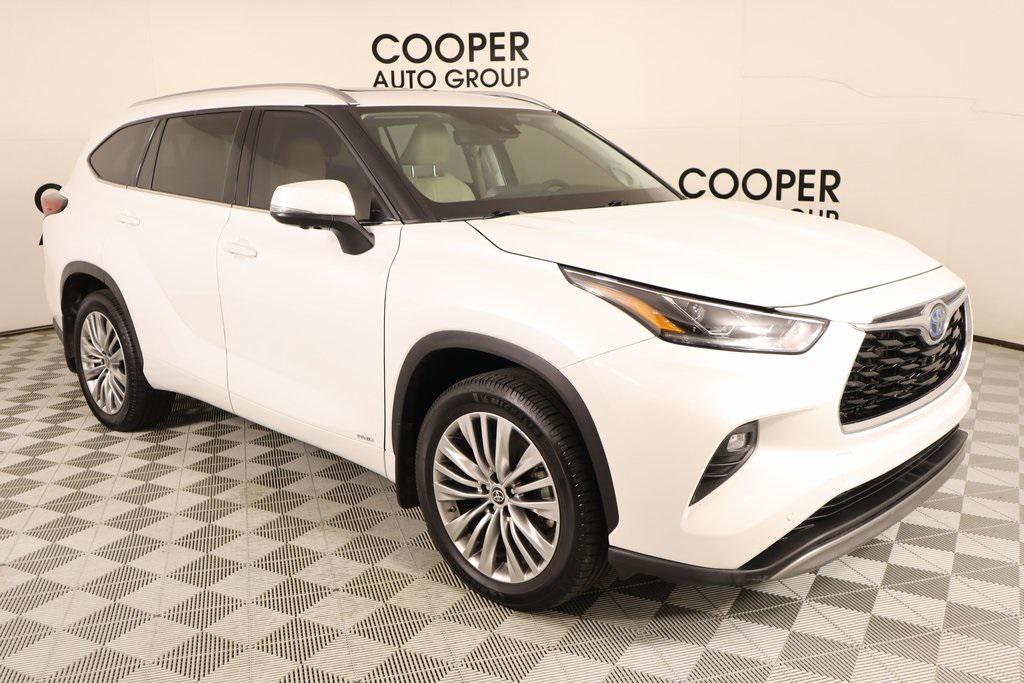 used 2023 Toyota Highlander Hybrid car, priced at $46,389
