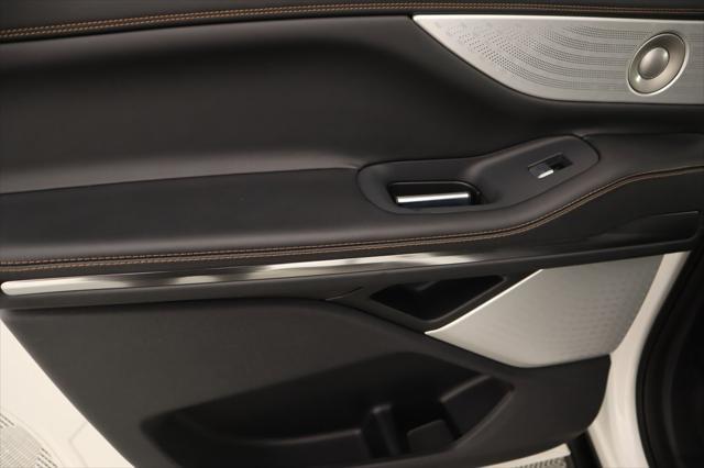 new 2025 Lincoln Navigator car, priced at $122,405
