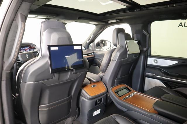 new 2025 Lincoln Navigator car, priced at $122,405