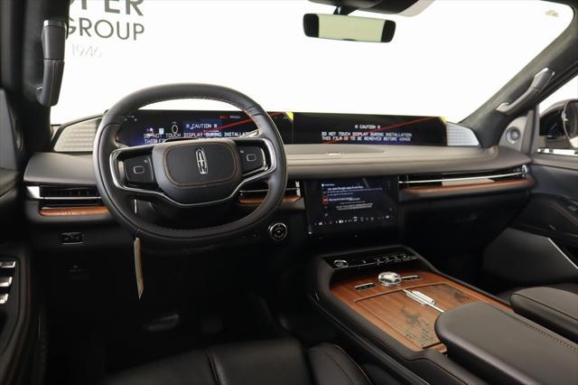 new 2025 Lincoln Navigator car, priced at $122,405
