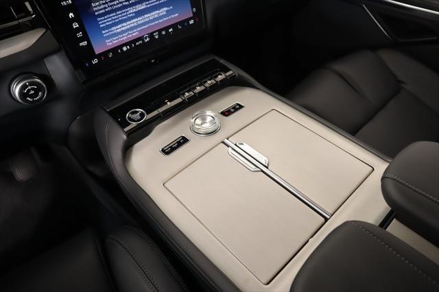 new 2025 Lincoln Navigator car, priced at $105,230
