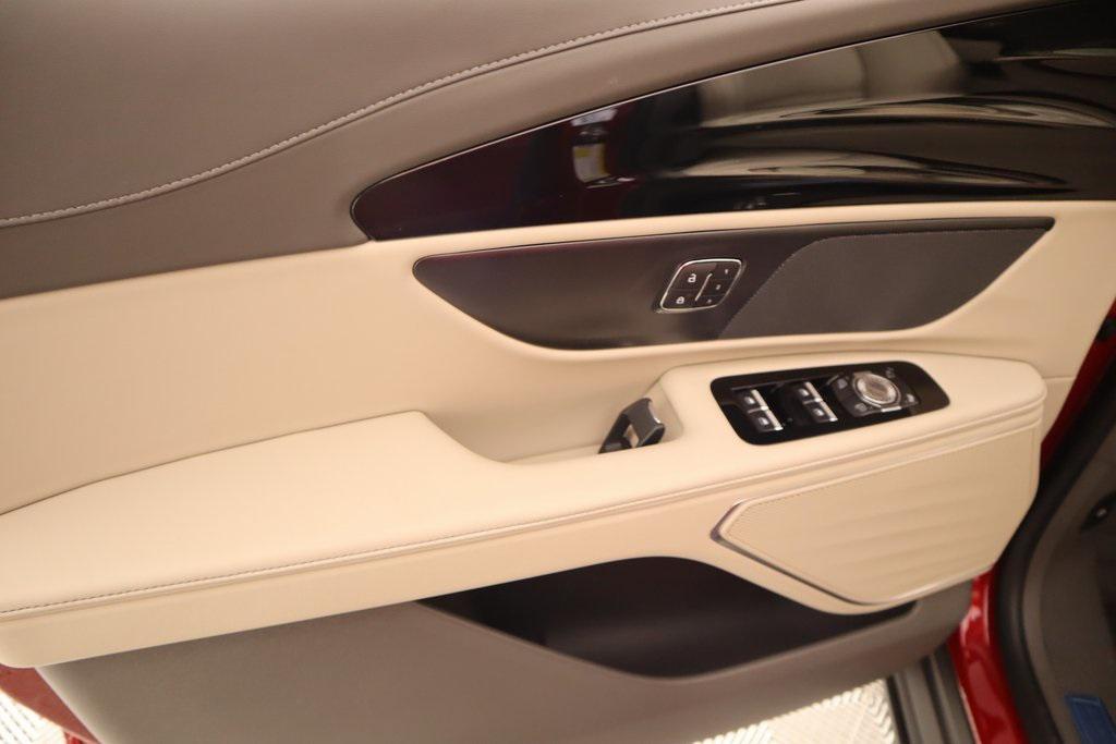 new 2025 Lincoln Nautilus car, priced at $56,033