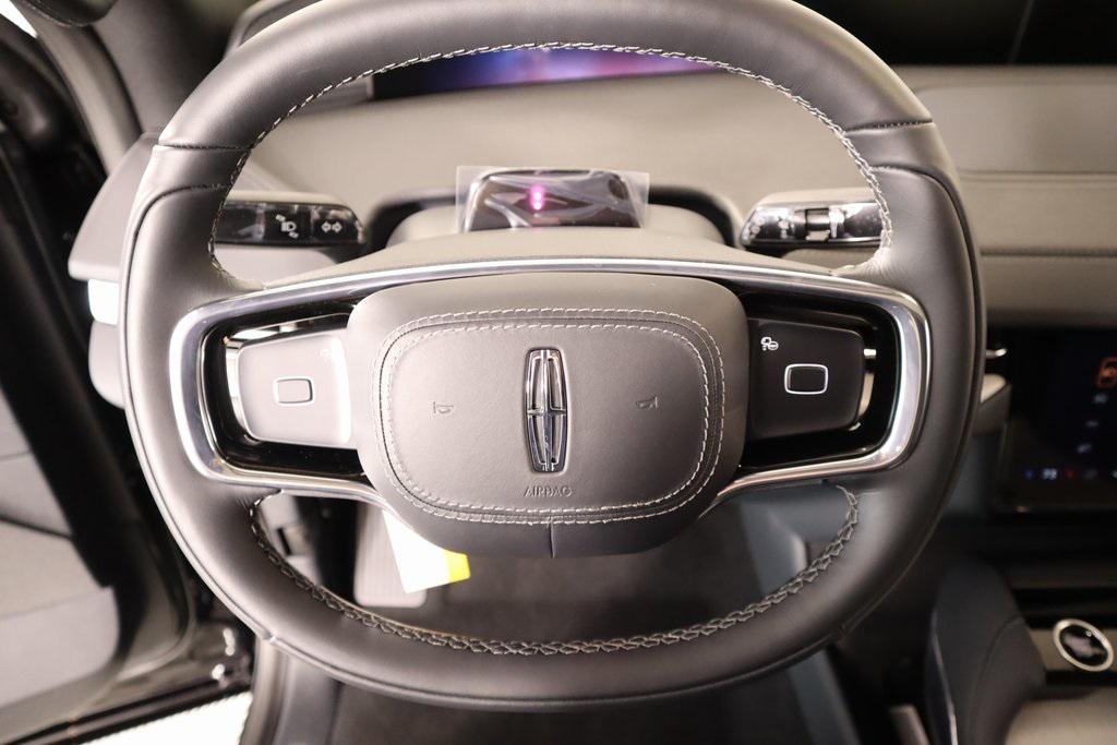 new 2025 Lincoln Navigator car, priced at $105,058