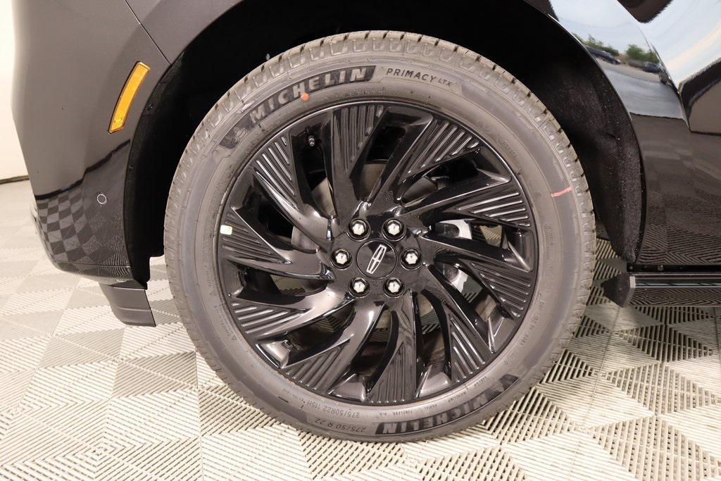 new 2025 Lincoln Navigator car, priced at $105,058