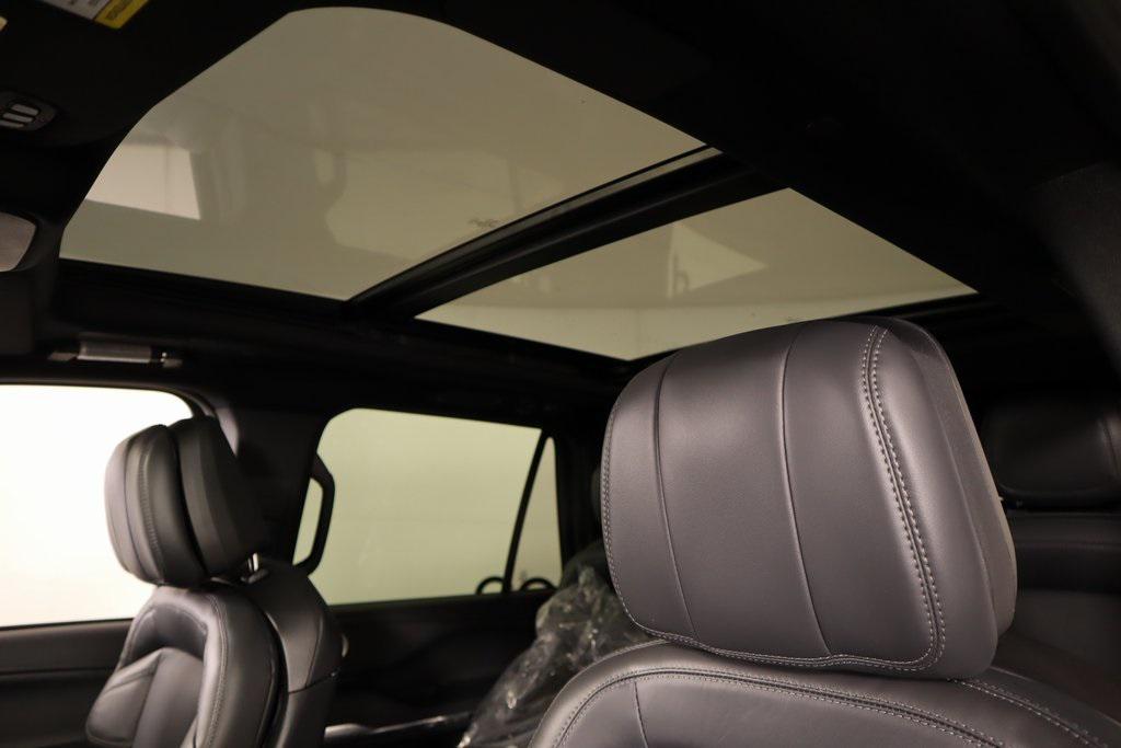new 2025 Lincoln Navigator car, priced at $105,058