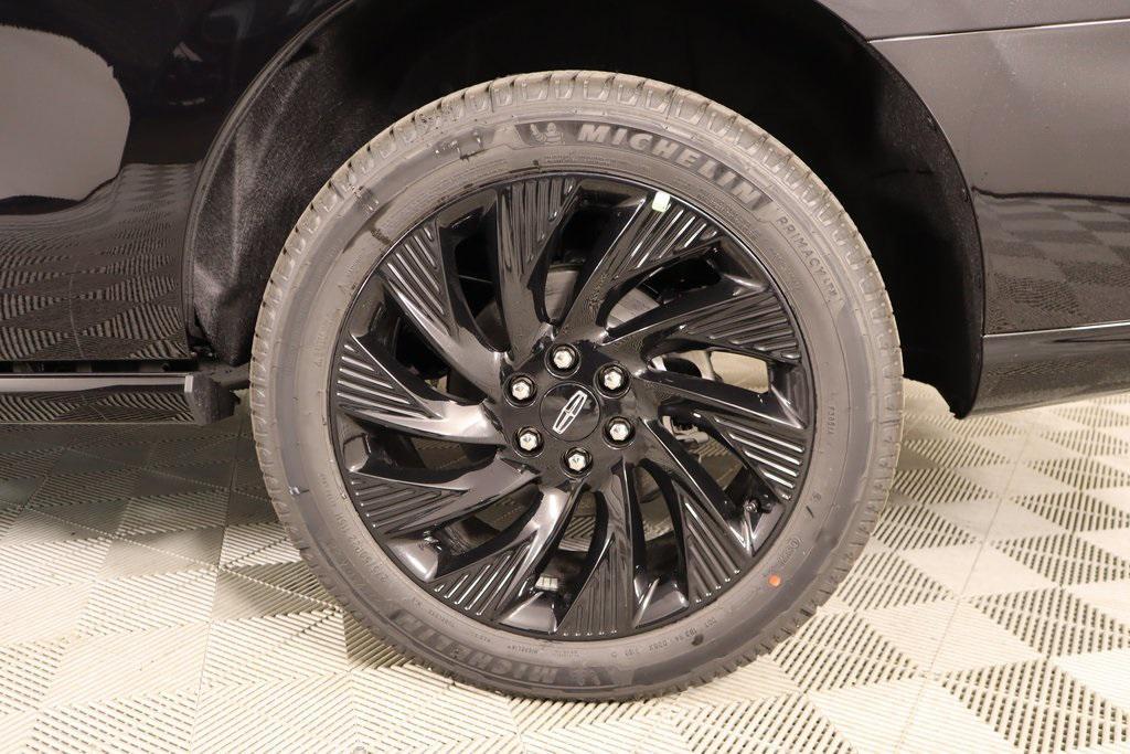 new 2025 Lincoln Navigator car, priced at $105,058