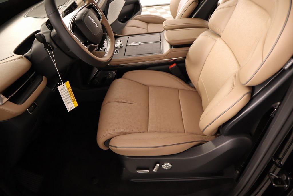 new 2025 Lincoln Navigator car, priced at $119,435