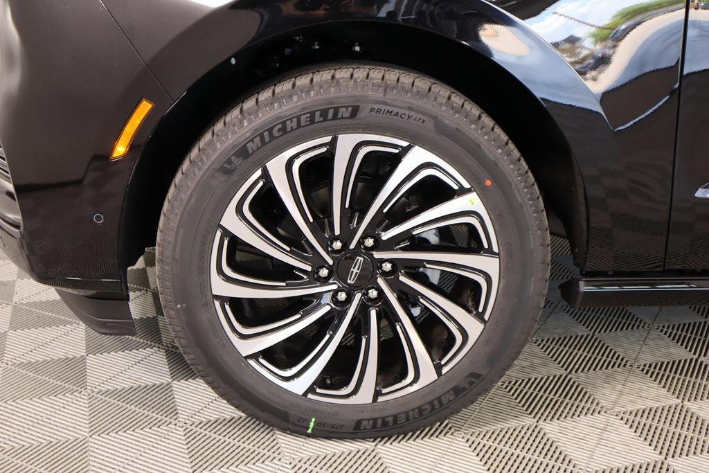 new 2025 Lincoln Navigator car, priced at $119,435