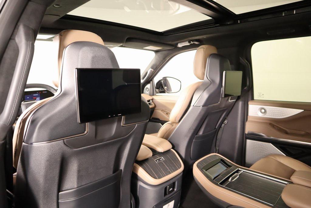 new 2025 Lincoln Navigator car, priced at $119,435