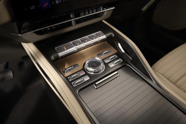 new 2025 Lincoln Nautilus car, priced at $61,561