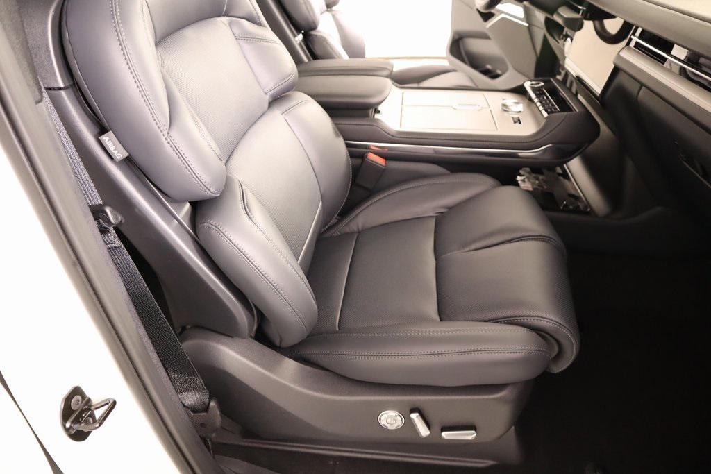 new 2025 Lincoln Navigator car, priced at $105,778