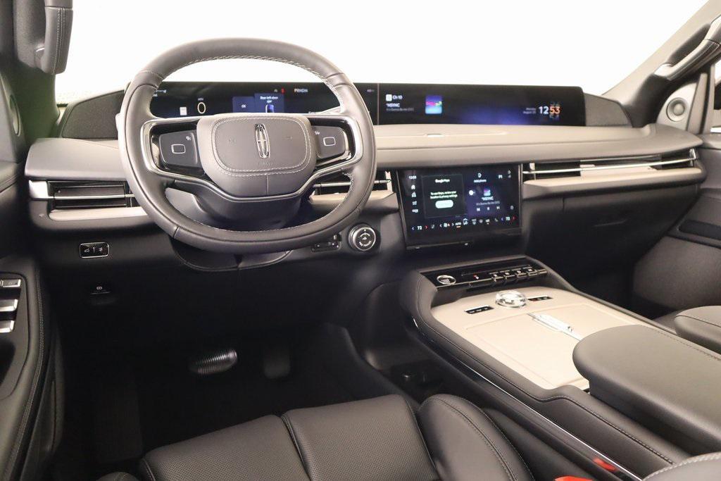 new 2025 Lincoln Navigator car, priced at $105,778