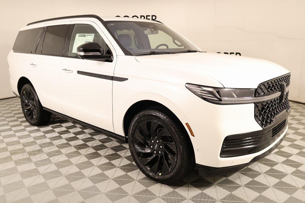 new 2025 Lincoln Navigator car, priced at $105,778